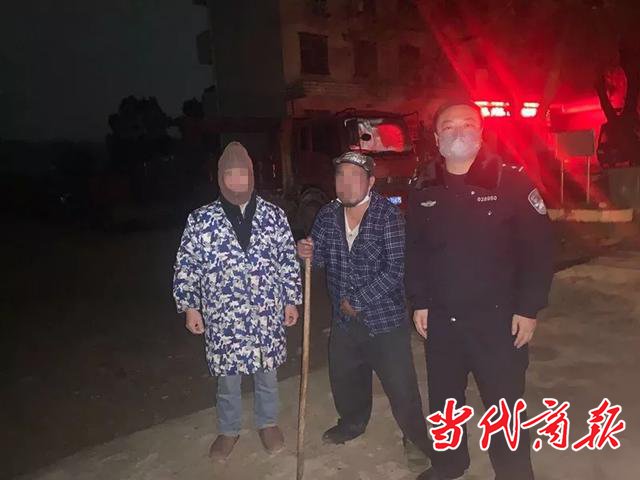 湖南常宁:孤寡老人迷路,民警送其回家