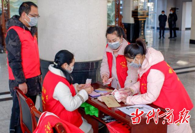 南岳区举行"我为抗疫献爱心"慈善募捐活动