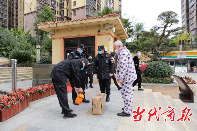 “政府+物业”筑牢温暖战“疫”防线