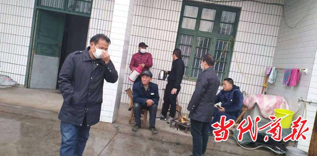 防控在基层:衡阳县岣嵝乡两级书记在一线 防控责任扛在肩