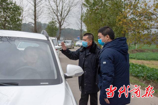 防控在基层:衡阳县岣嵝乡两级书记在一线 防控责任扛在肩