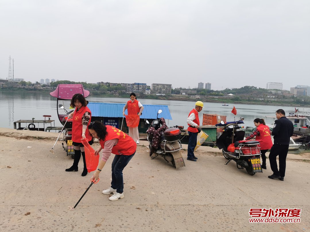 “中国水周”衡阳市雁峰区白沙洲街道志愿者在行动