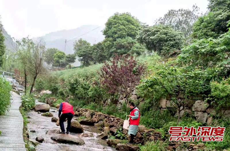 南岳深山中来了一群环保宣教“红马甲”