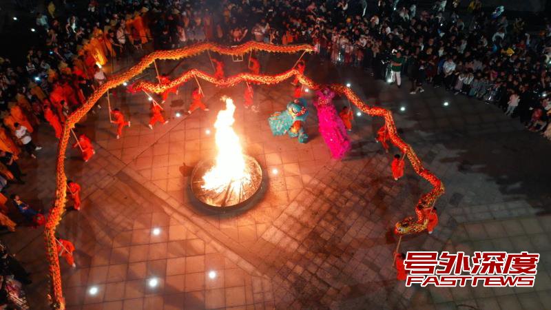 南岳:杜鹃红似火 美景入画来