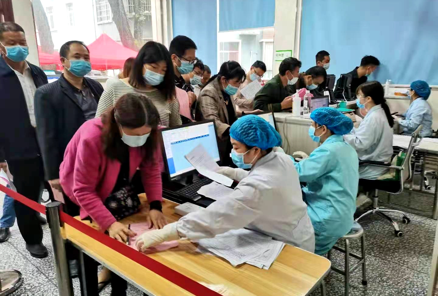 南岳:全力打好打赢全民集中接种攻坚战