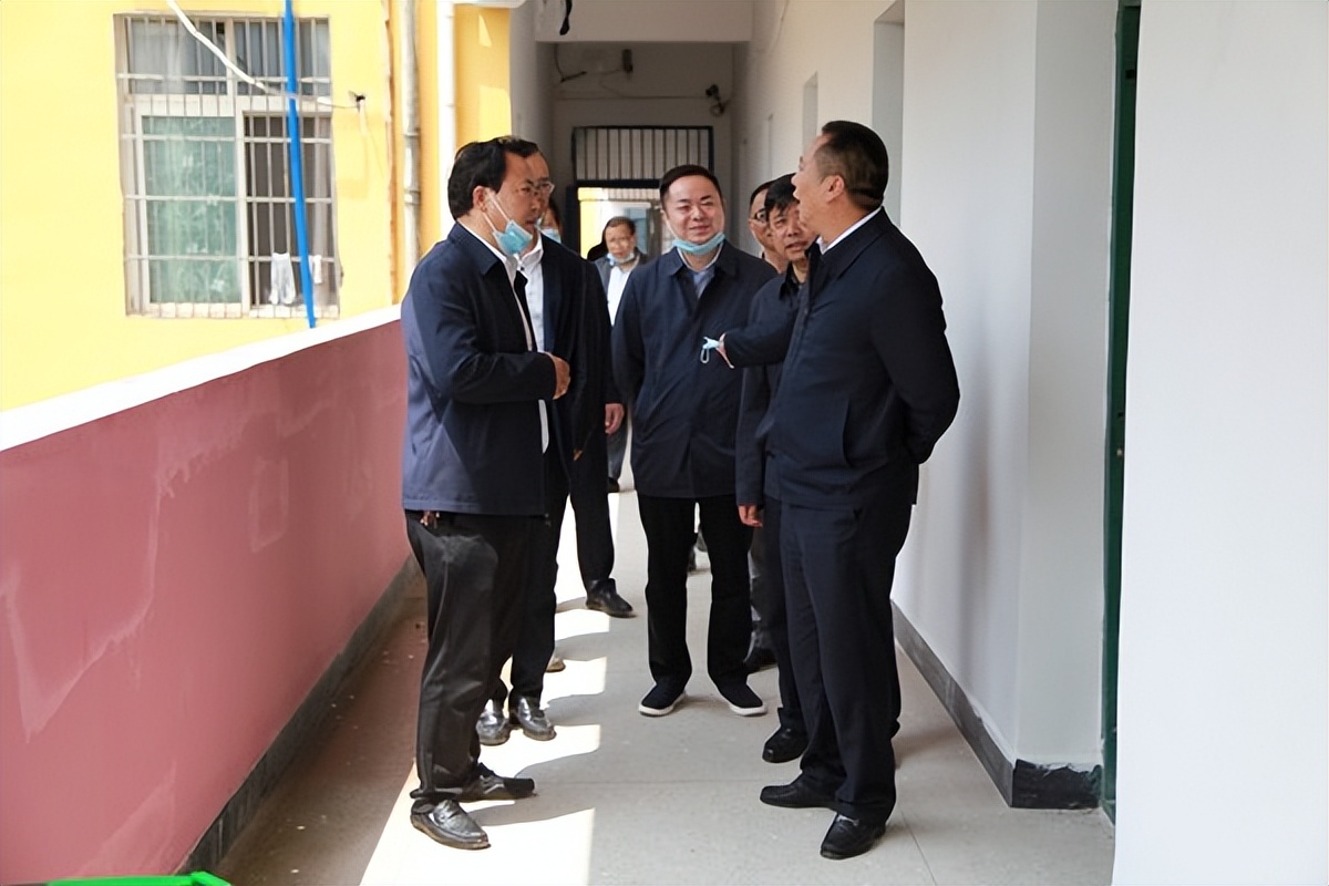湖南:衡阳县委书记曾建华时刻牵挂处险过渡师生安全
